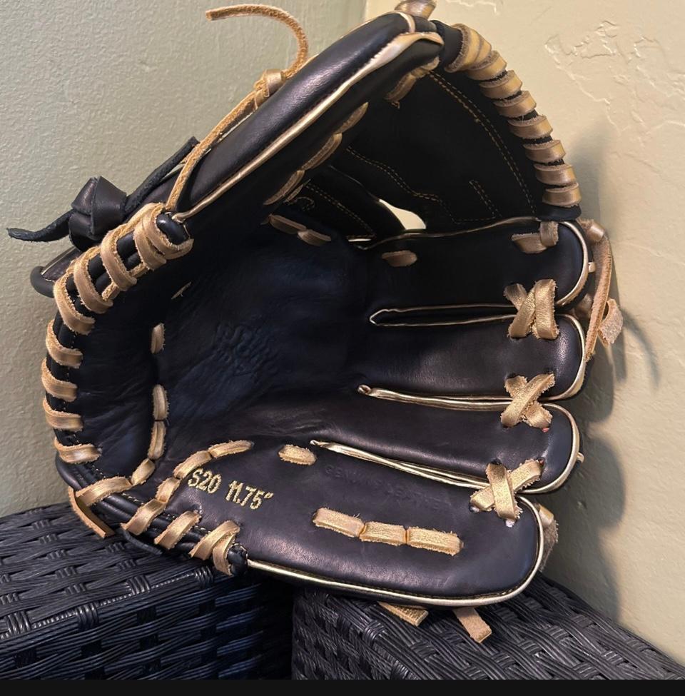A SOTO BLACK & GOLD 11.75" STEER HIDE LEATHER