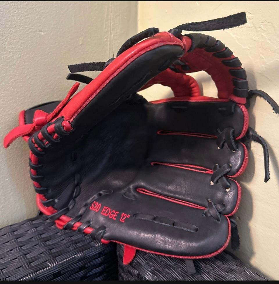 A SOTO GLOVE RED & BLACK 12" GLOVE STEER HIDE LEATHER