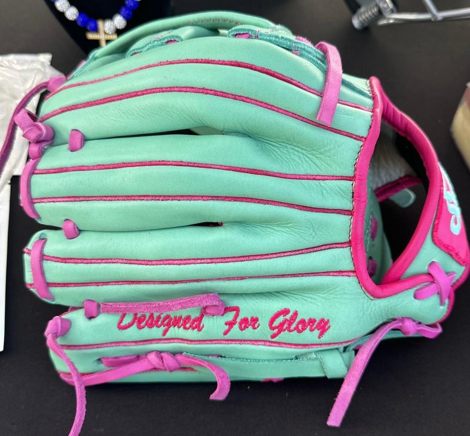 A SOTO MINT GREEN & PINK GLOVE