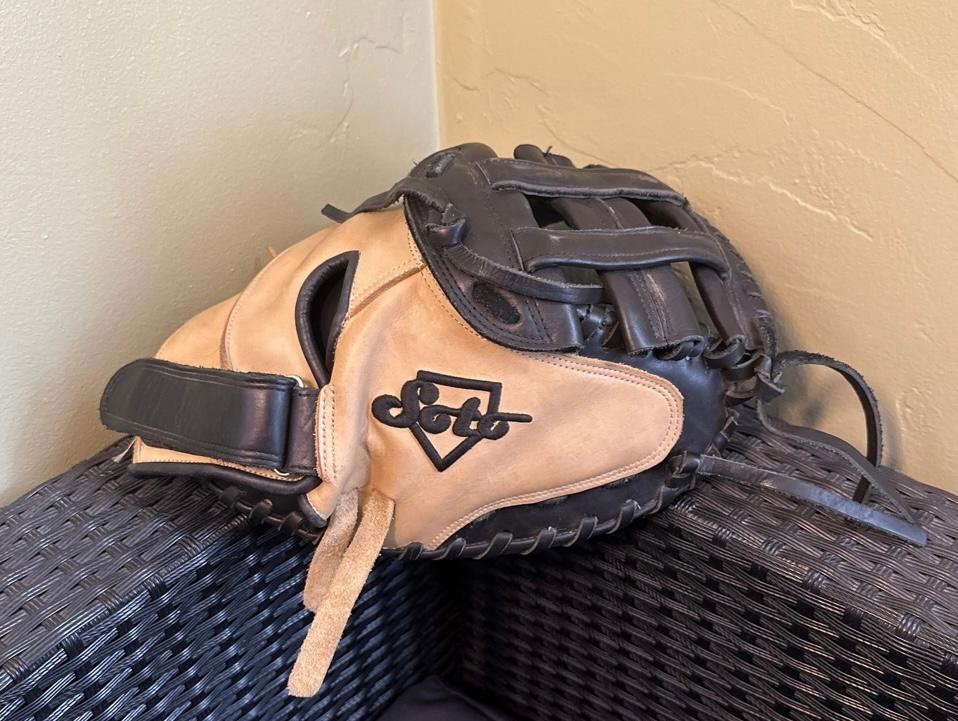 A Soto Catchers 34" Glove Steer Hide Leather