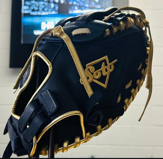 A Soto Catchers Glove 33" Steer Hide Leather
