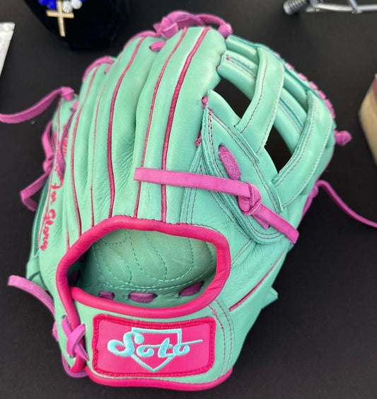 A SOTO MINT GREEN & PINK GLOVE