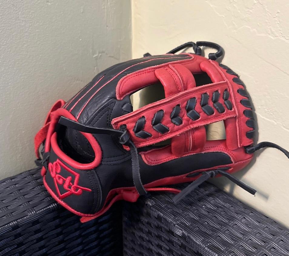 A SOTO GLOVE RED & BLACK 12" GLOVE STEER HIDE LEATHER